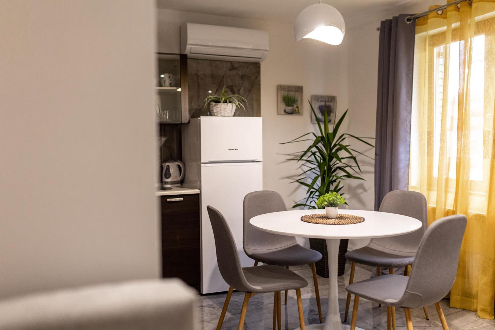 Studio Apartman Planb, Self Check In Osijek Exteriör bild